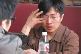 2004年以647分考进名校却在网吧打游戏住4年“七哥”，如今怎样了图片