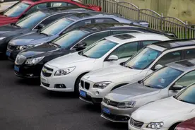 停车时“车头朝外”和“车头朝内”区别大吗？听老司机说完才明白图片