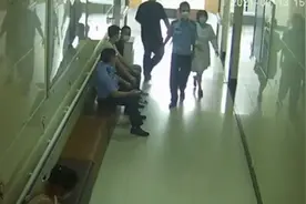 浙江一民警医院偶遇医生妻子，遭同事“检举”受伤，随后画面太暖图片