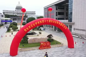 南京这所高中的运动会开幕式，每一帧都是大片图片
