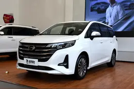 能舒服坐7个人的家用车，价格实惠的自动挡好车，带你看传祺M6图片