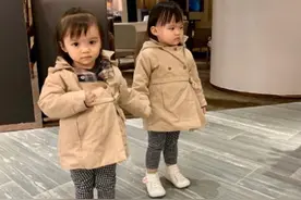 双胞胎一个奶奶带一个妈妈带，上小学的时候，三方面差距很明显图片