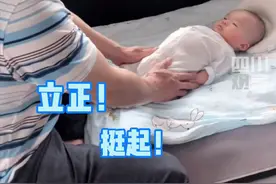 “退伍老兵爷爷早操式带娃”视频火了，网友：这爷孙俩也太可爱了图片