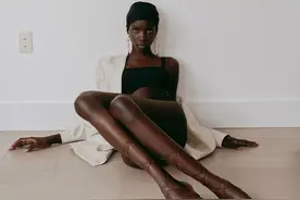 撞衫当红超模仍不输，黑模Anok表现力超slay，气质太野性图片