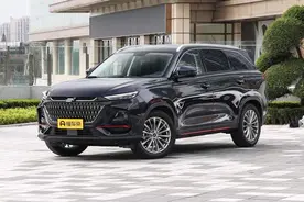 7.99万起，全车52项隔音，空间比肩冠道，欧尚X7 PLUS上市便热销图片