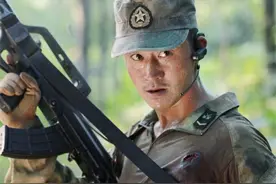 吴京有什么样的背景，拍电影可以用部队的坦克？军方回答让人点赞图片