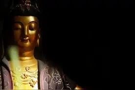 五戒中没有禁止赌博，佛弟子可以“小赌怡情”吗？图片