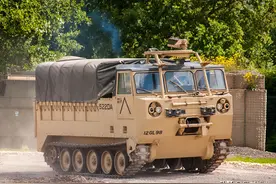 美国M548履带式货车，用M113万精油装甲车改装而来图片