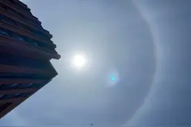 上海超大彩虹环刷屏，其实是好兆头！分析：雨水即将来降温解暑图片