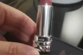 聊口红说故事：大牌口红里的冷门色号——迪奥772图片