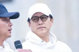靳东也难逃中年发福！身材圆润下巴脖子连一片，曾是妇女梦中情人图片