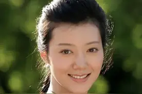 离婚9年，前夫被悬赏2100万，车晓当年有没有拿3亿分手费？图片