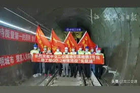 离通车又近一步！哈尔滨地铁3号线群力地区四座地铁站实现“长轨通”图片