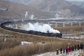 铁路摄影师“春段村哥”集通铁路上的“大前进”蒸汽火车图片