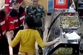 暖心！河南援晋救援队吃饭付款 山西老板娘拒绝收钱，捂住二维码硬推出门外图片