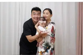 幸福！蹦床奥运冠军发视频为老公庆生，宠溺地亲吻女儿画面温馨图片