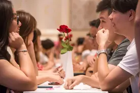 35岁女博士相亲被男方质疑：你都这么老了，还能传宗接代吗图片