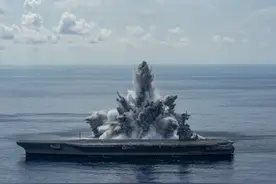 难兄难弟！印度航母结束海试，美国航母又“挨炸”，战斗力成问题图片