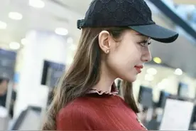 吉娜爱丽丝晒出美照，身材真的好迷人图片