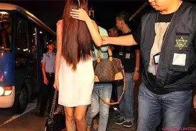 情侣入住酒店，为何总有警察半夜来“查夜”？网友：查过你就懂了图片