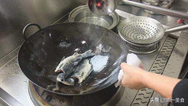 鲫鱼和花胶的做法大全 2026年鲫鱼和花胶的做法大全窍门