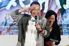 孙俪“婆婆”才是真优雅，黑色穿得高贵迷人，奔六的年龄都被藏住图片