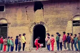 越穷的家庭，规矩越多，限制你家孩子的，可能是你口中的“教养”图片