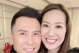 甄子丹守点庆结婚17周年，赞小18岁娇妻最美，儿女双全很幸福图片