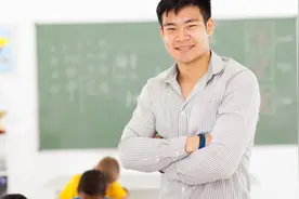 月工资不到3000元，让我拿什么热爱教育事业？老教师：以后会好的图片