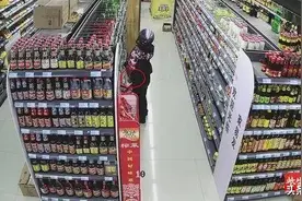 把肉塞进裤裆里，江苏一富家女超市盗窃40多斤肉！自己吃不完剩下的全喂狗图片