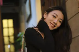 走进程晓玥现实中的家，衣柜里全是名牌衣服包包，生活过得很潇洒图片