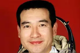 全国只有一个人，功劳能和杨利伟比肩，那就是翟志刚图片