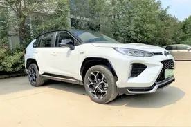 能上绿牌的丰田混动，零百加速5.9S，续航超1100KM，车主：太完美图片