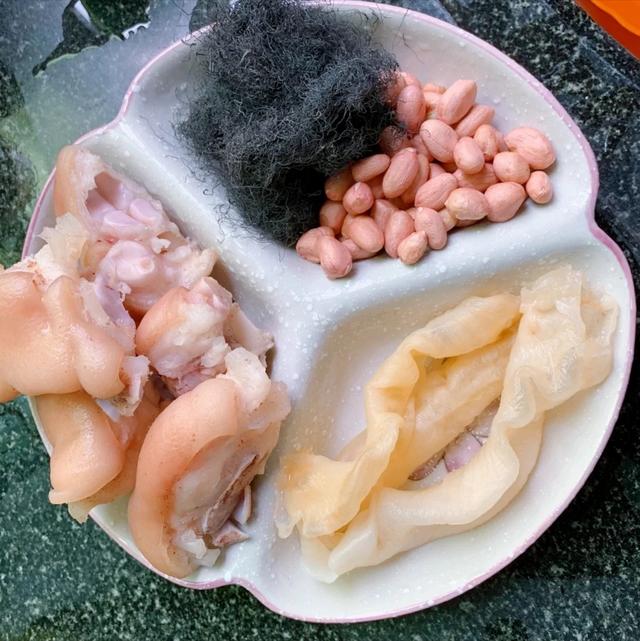 花胶猪脚煲汤的功效与作用 2026年花胶猪脚煲汤的功效与作用是什么