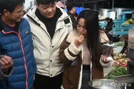 自榨花生油纯正还便宜，为啥有人说不能吃？农村大叔气愤驳专家图片