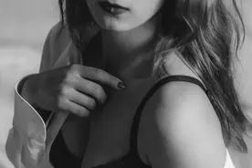 为了减肥，她将管子插入体内图片