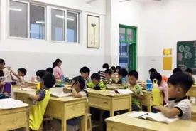 学校也开始钻政策空子了，8点到校和8点上课原来是两个不同的概念图片