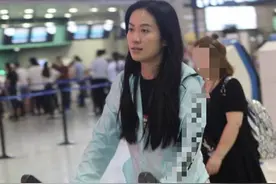 40岁叶璇再穿睡裤现身，曾因睡衣睡裤被指像大妈，网友：真性情图片