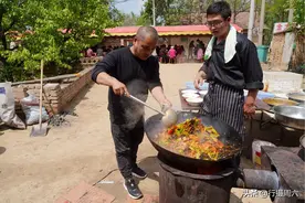 河南农村百岁老人寿宴，18道大菜268元钱桌上吃光光，看值不值图片