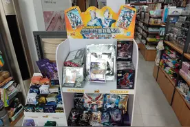 调查｜娃娃们对奥特曼卡片“上头”，“盲盒”赌博式消费要不得图片