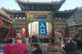 沈阳北市场里看花灯图片