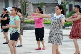 现在农民家庭普遍都买了汽车，可有的农民说买后悔了，怎么回事？图片