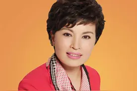 央视国脸李瑞英，为何被骂冷血无情？她背后的神秘丈夫又是谁？图片