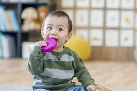 知名女星拔倒刺住院手术：孩子手上长倒刺，千万别乱拔了图片