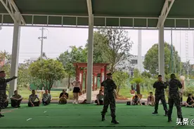 当铁骨兵哥哥遇上柔情女妹子，原来还能这么玩图片