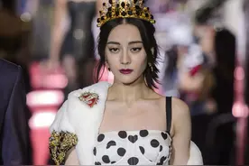 意大利米兰，迪丽热巴出席Dolce&Gabbana时装秀图片