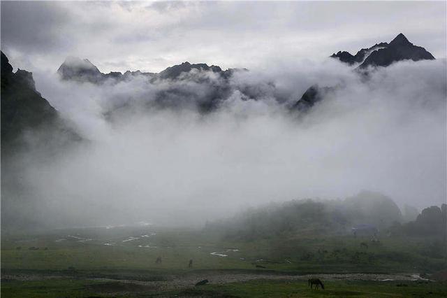在“中国十大经典徒步路线之一”的洛克线上，我重新理解了生活