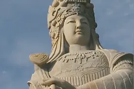 湄洲岛妈祖庙，别看庙宇不大，每年前来朝拜的信众多达200万