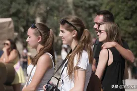 瑞士850万人，经济与四川省相当，普通人一月工资多少钱？图片