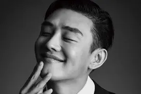 刘亚仁公布恋情，我得不到的男人，其他女人也得不到图片